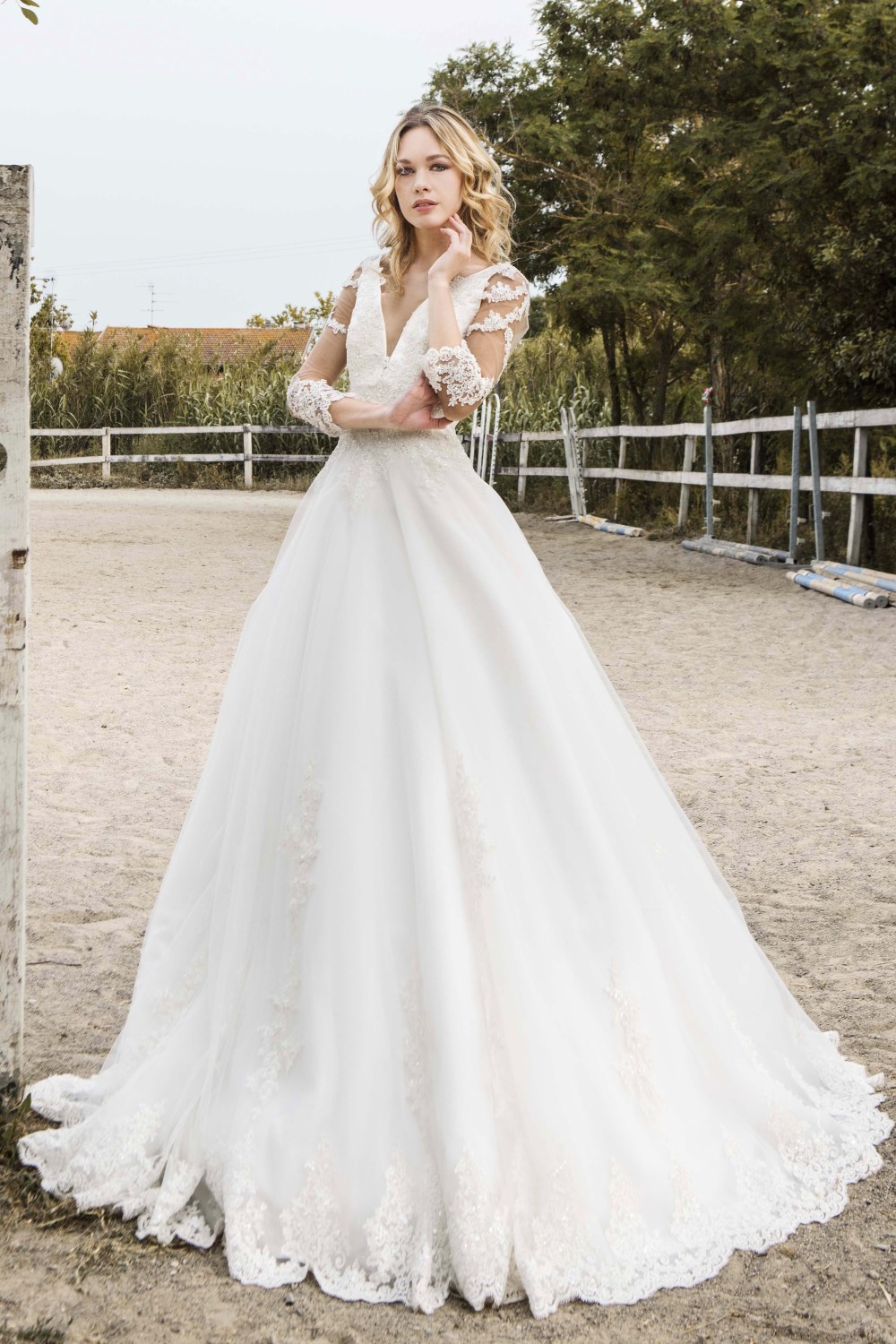 Abito da sposa Magnani Bridal Couture: Meraviglioso abito in tulle e pizzo ricamato - BC 214 